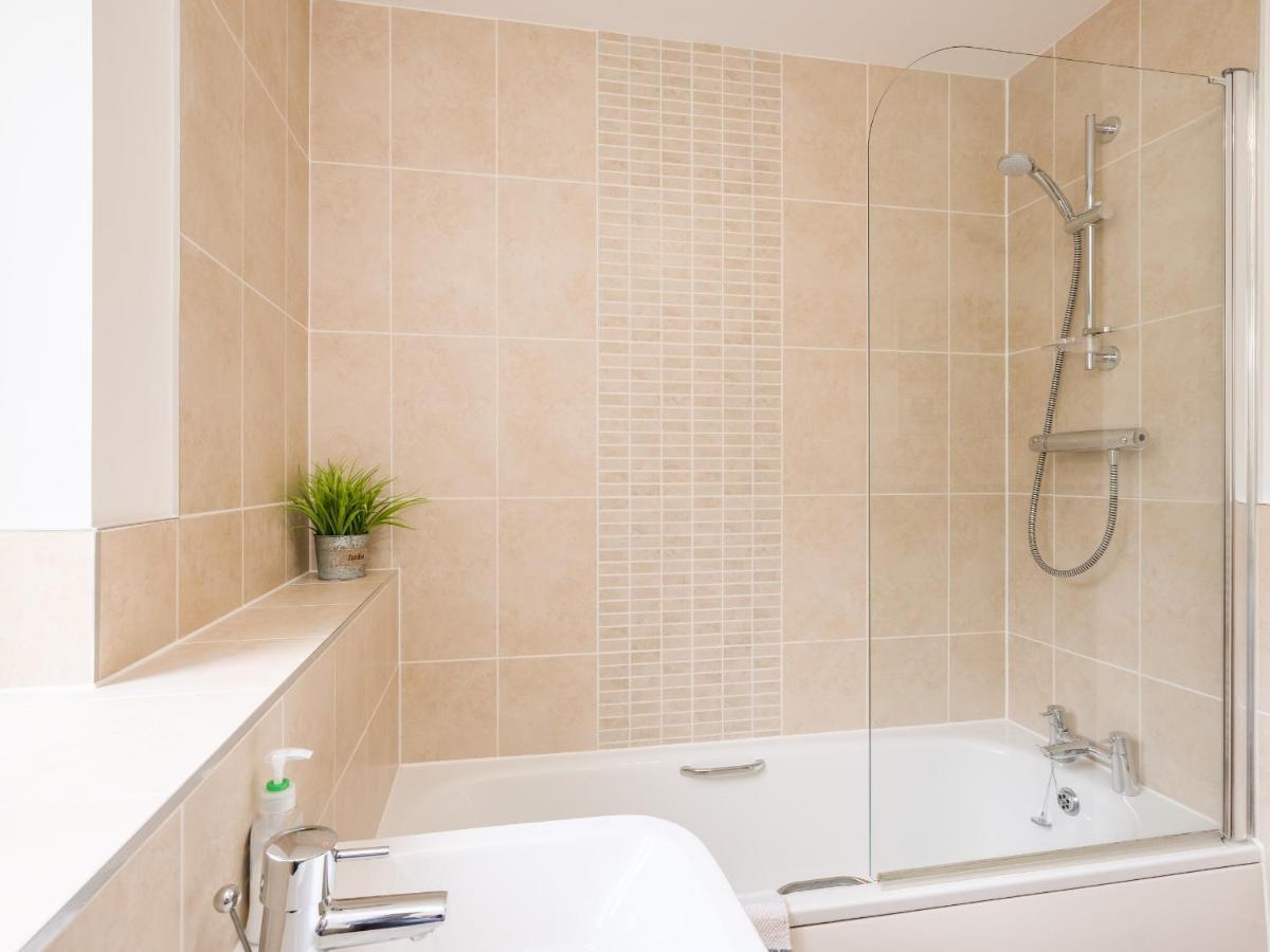 Stone'S Throw Apartman Charlestown  Kültér fotó